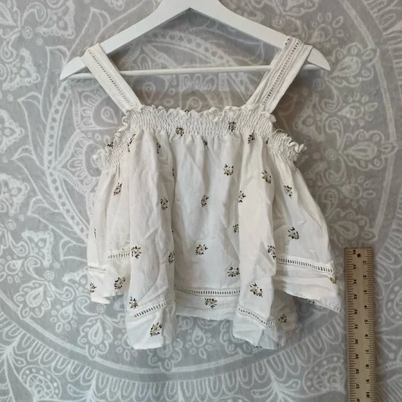 ADORABLE COTTAGE CORE SOFT GIRL TOP CUTOUT COLD SHOULDER OFF WHITE FLORAL - Picture 2 of 7